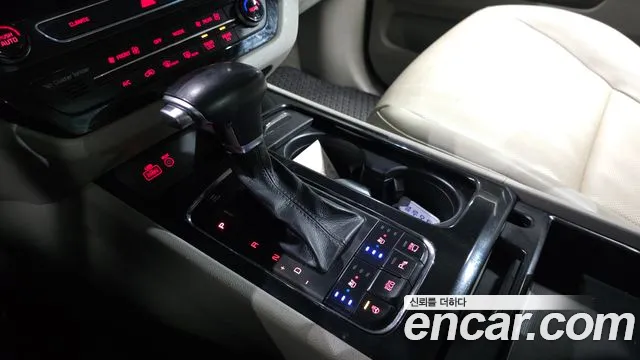 Kia Carnival 2017 thumb 9