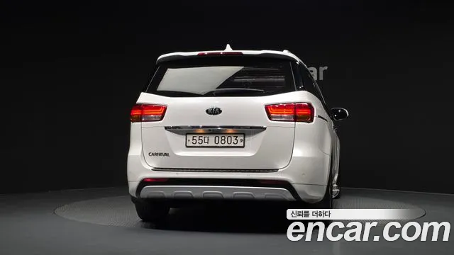 Kia Carnival 2015 thumb 4