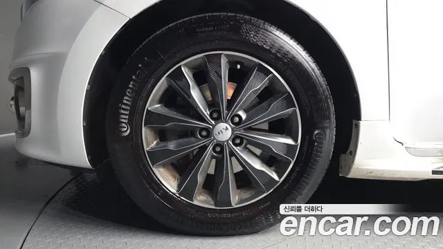 Kia Carnival 2015 thumb 5