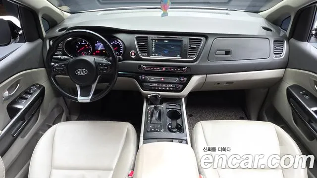 Kia Carnival 2015 thumb 7
