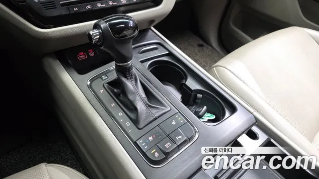 Kia Carnival 2015 thumb 9