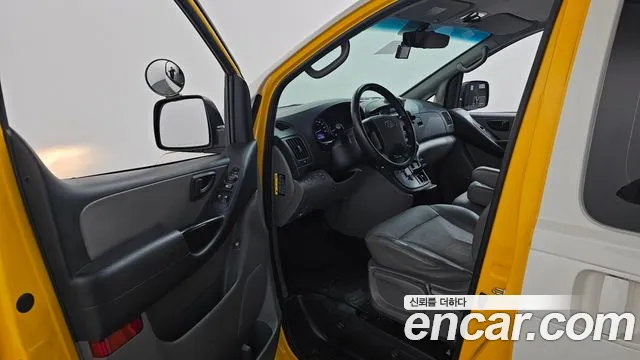 Hyundai Starex 2017 thumb 10