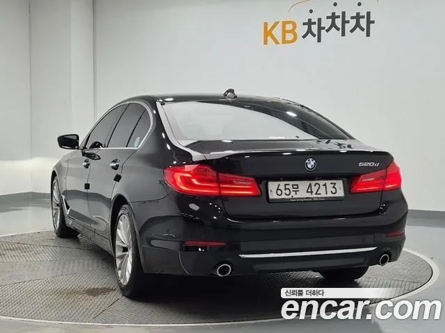 BMW 5-Series 2018 thumb 2