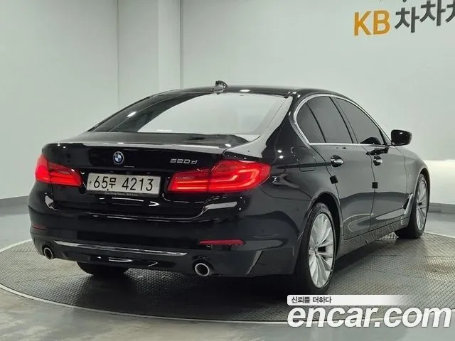 BMW 5-Series 2018 thumb 3