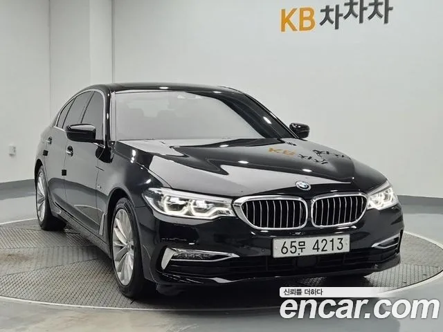 BMW 5-Series 2018 thumb 4