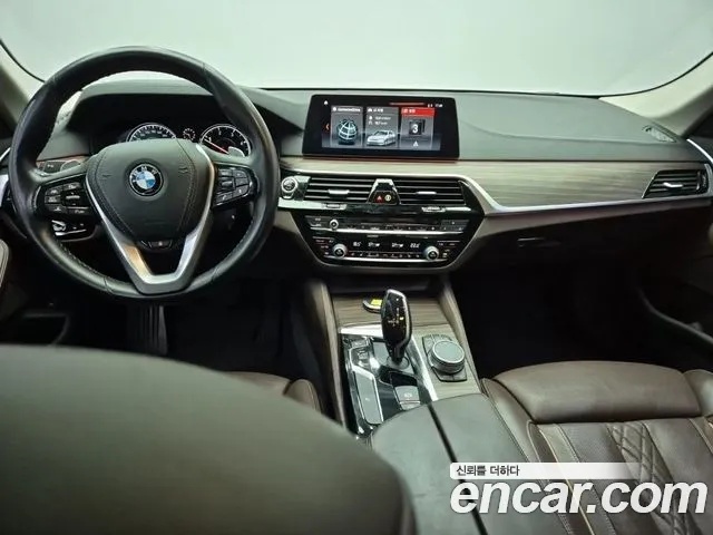 BMW 5-Series 2018 thumb 7