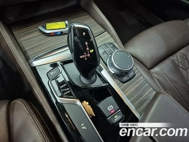 BMW 5-Series 2018 thumb 8