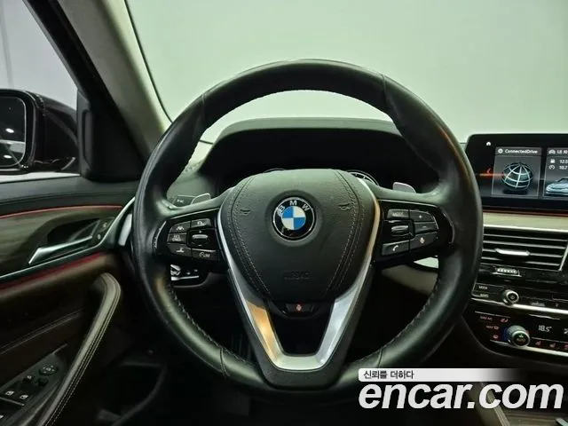 BMW 5-Series 2018 thumb 9
