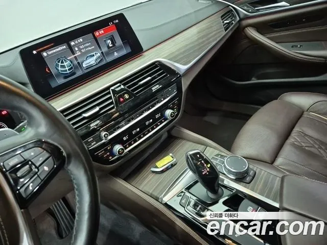 BMW 5-Series 2018 thumb 10