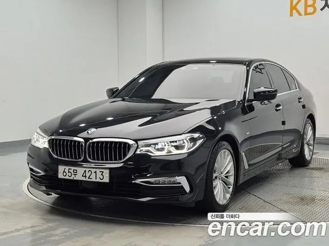 BMW 5-Series 2018 thumb 11