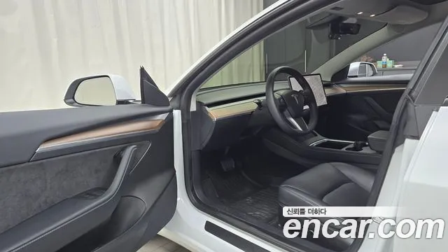 Tesla Model 3 2022 thumb 9