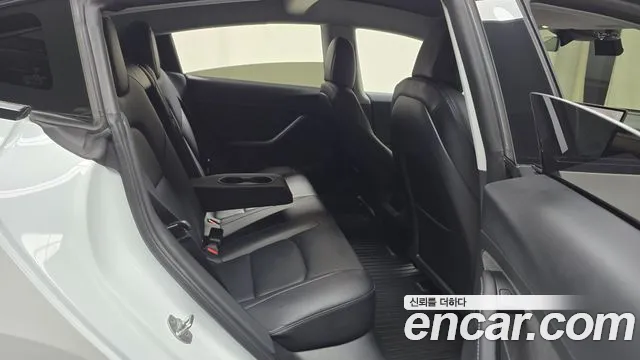 Tesla Model 3 2022 thumb 10