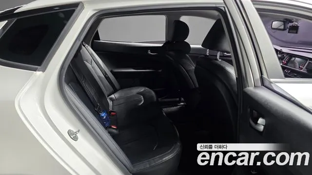 Kia K5 2016 thumb 12