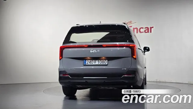 Kia Carnival 2024 thumb 4