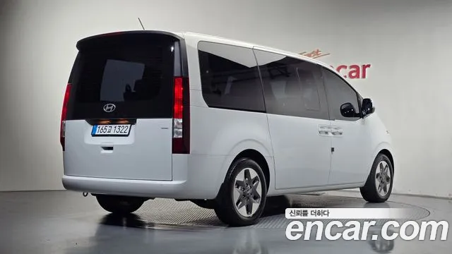 Hyundai Staria 2025 thumb 2