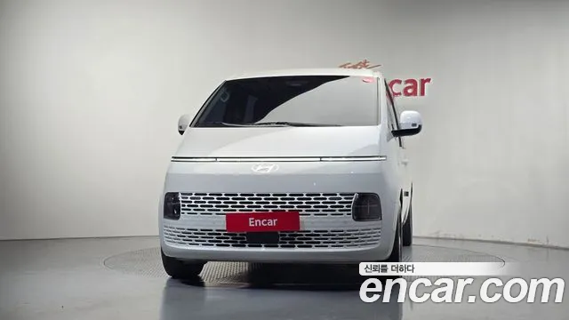 Hyundai Staria 2025 thumb 3