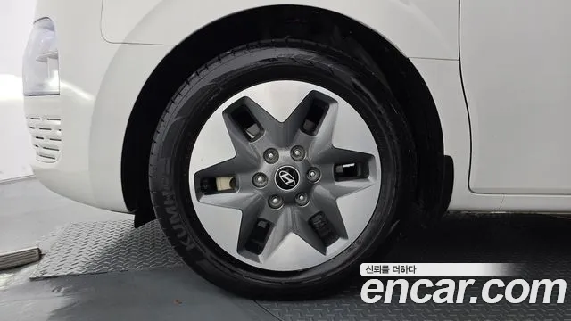 Hyundai Staria 2025 thumb 5