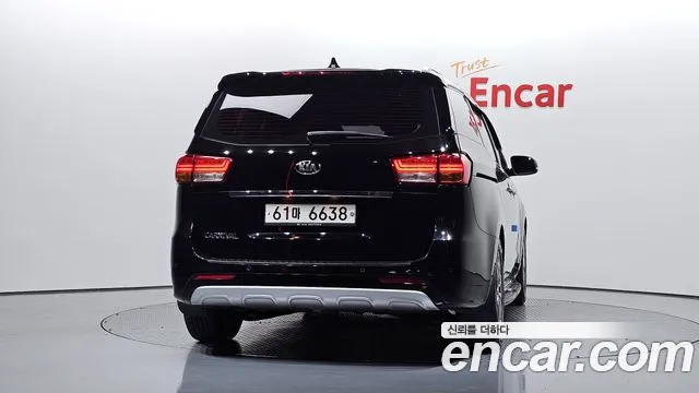 Kia Carnival 2015 thumb 4