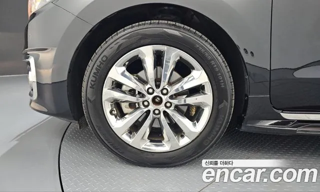 Kia Carnival 2015 thumb 5