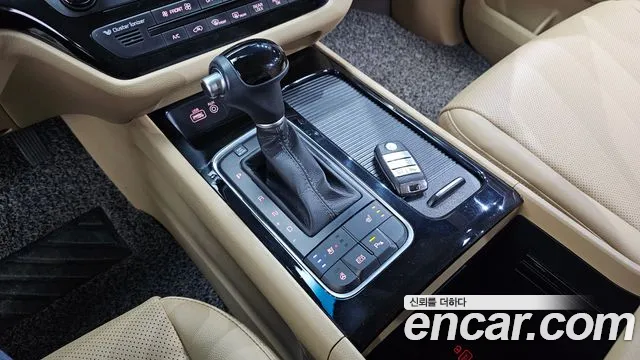 Kia Carnival 2015 thumb 9