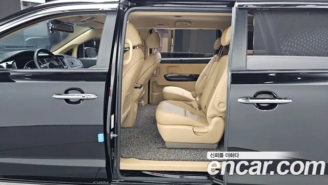 Kia Carnival 2015 thumb 12