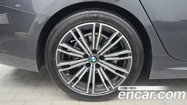 BMW 3-Series 2021 thumb 5