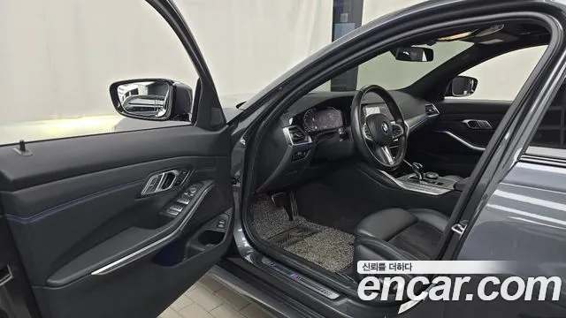 BMW 3-Series 2021 thumb 10