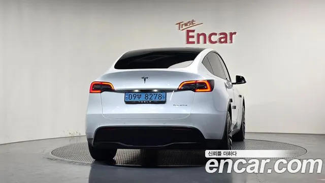 Tesla Model Y 2021 thumb 3