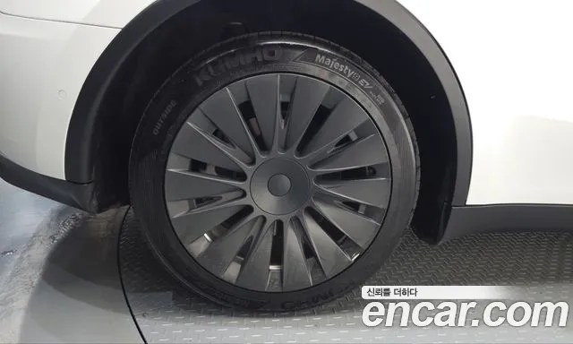 Tesla Model Y 2021 thumb 4