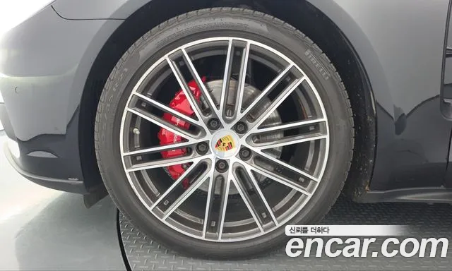 Porsche Panamera 2018 thumb 4