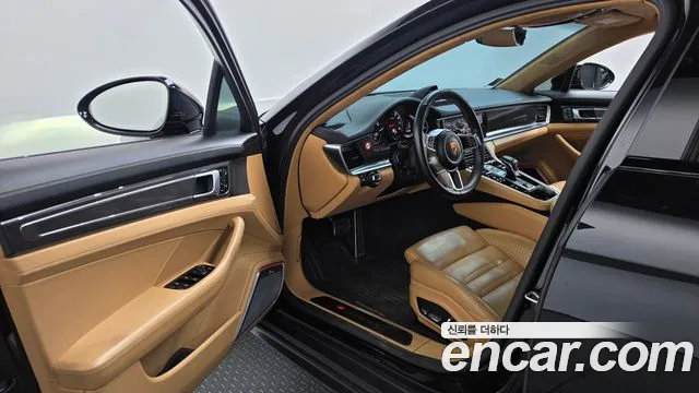 Porsche Panamera 2018 thumb 9