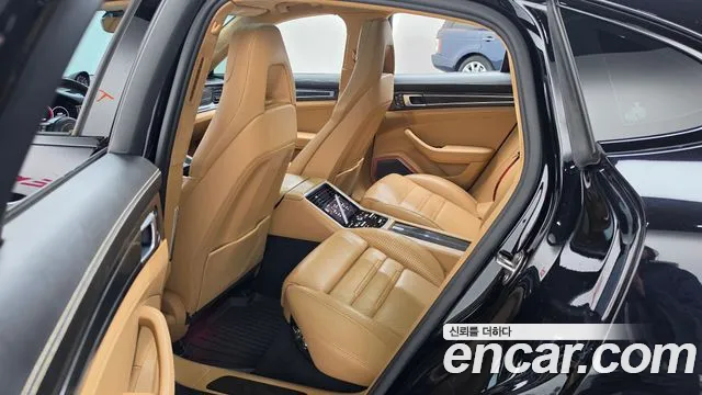 Porsche Panamera 2018 thumb 10