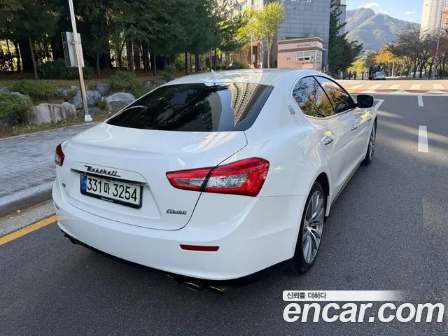 Maserati Ghibli 2015 thumb 6