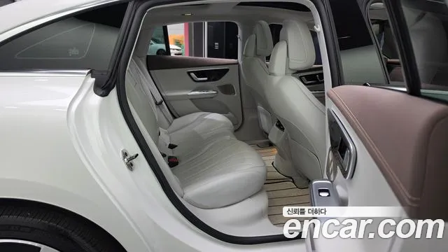 Mercedes-Benz EQE 2023 thumb 11