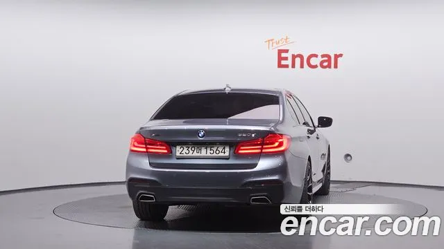 BMW 5-Series 2017 thumb 4