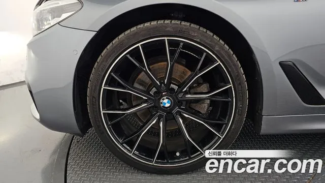 BMW 5-Series 2017 thumb 5