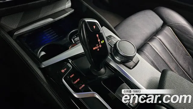 BMW 5-Series 2017 thumb 9