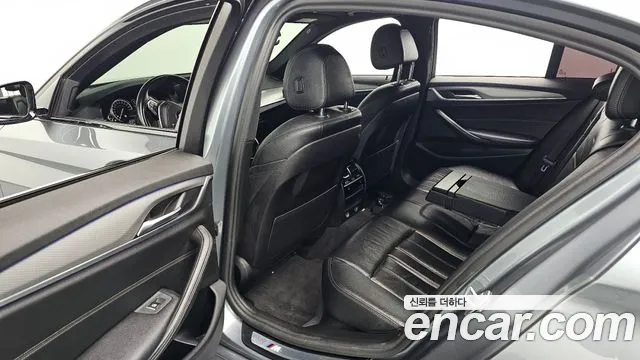 BMW 5-Series 2017 thumb 12