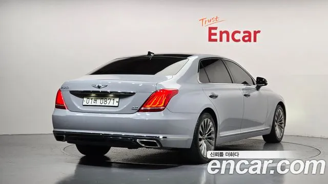 Genesis G90 2016 thumb 2