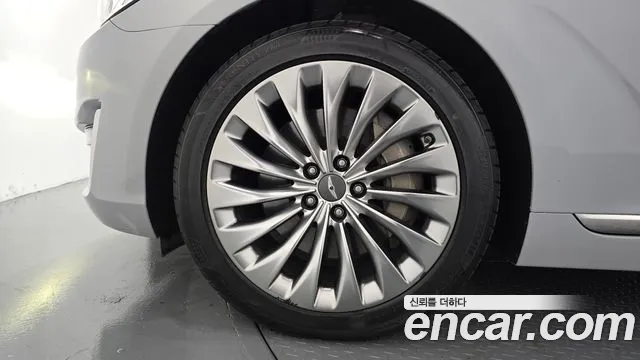 Genesis G90 2016 thumb 5