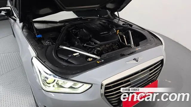 Genesis G90 2016 thumb 6