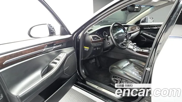 Genesis G90 2016 thumb 10