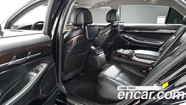Genesis G90 2016 thumb 12