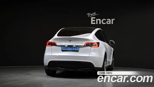 Tesla Model Y 2023 thumb 4