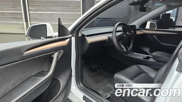 Tesla Model Y 2023 thumb 10