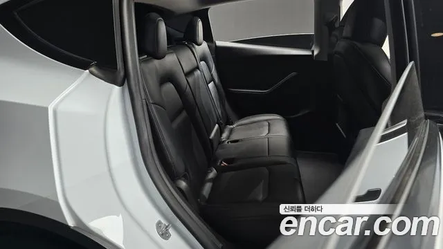 Tesla Model Y 2023 thumb 11