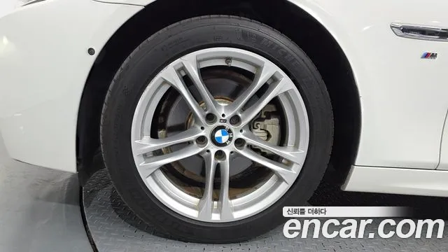 BMW 5-Series 2016 thumb 5