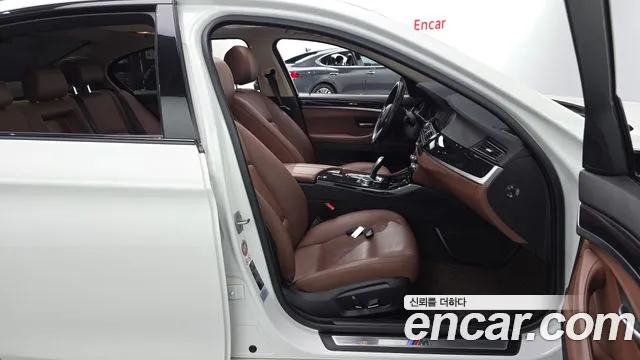 BMW 5-Series 2016 thumb 10