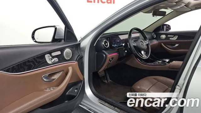 Mercedes-Benz E-Класс 2016 thumb 10