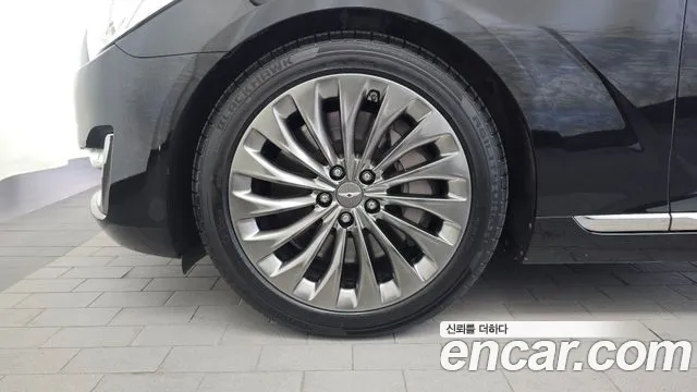 Genesis G90 2016 thumb 5